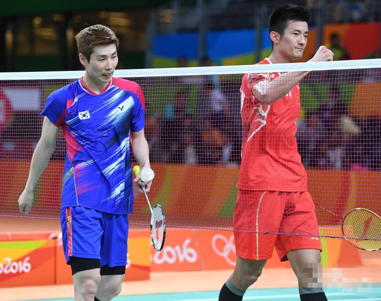 随着C罗 随着C罗