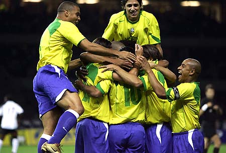 威胁射门 威胁射门