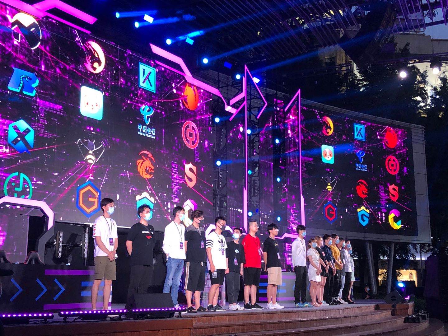 飙到每百回 飙到每百回